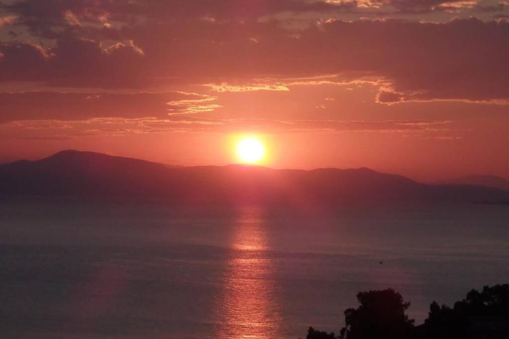 ¨με θέα το ηλιοβασίλεμα¨
