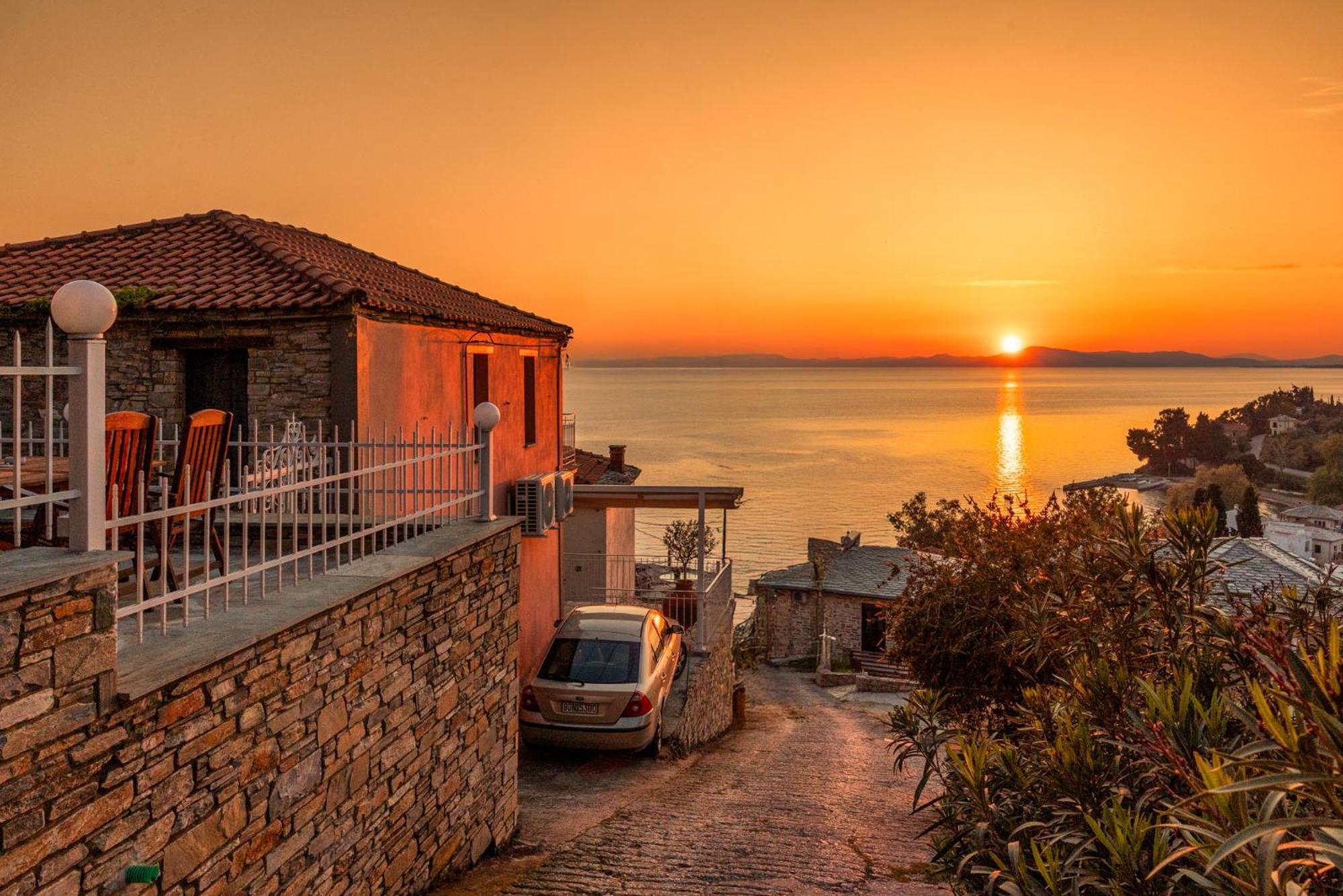 Villa ¨με θέα το ηλιοβασίλεμα¨ *